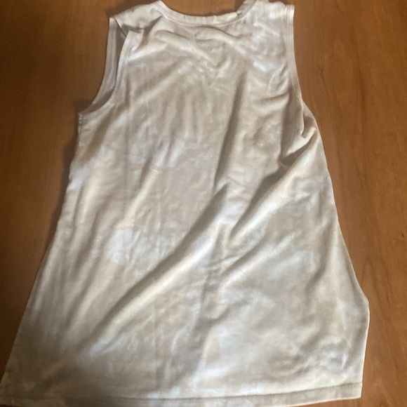 Old navy active breathable tank top - Picture 3 of 3